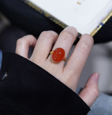 保山冰紅南紅戒環側面